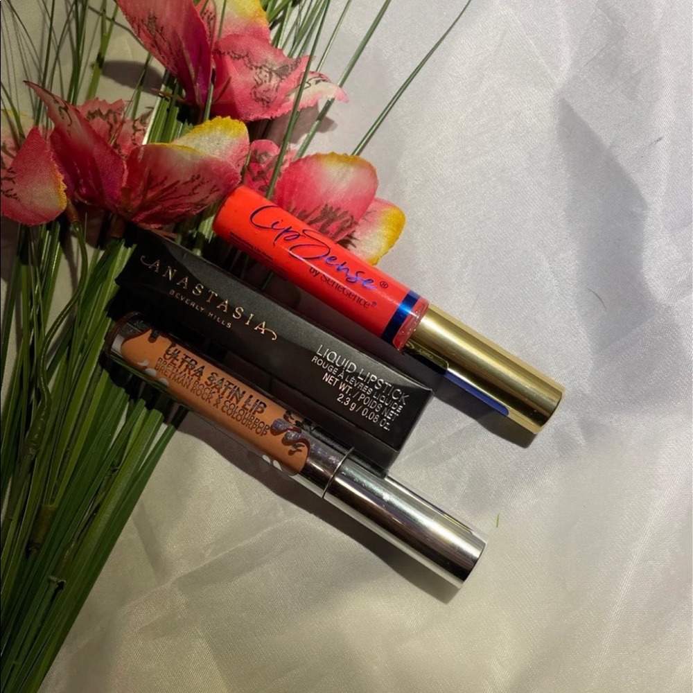 Bundle of three lipsticks New I accidentally broke the seal on one Stick Clean